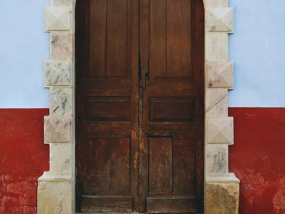 Hochwertige, klassische Holztür