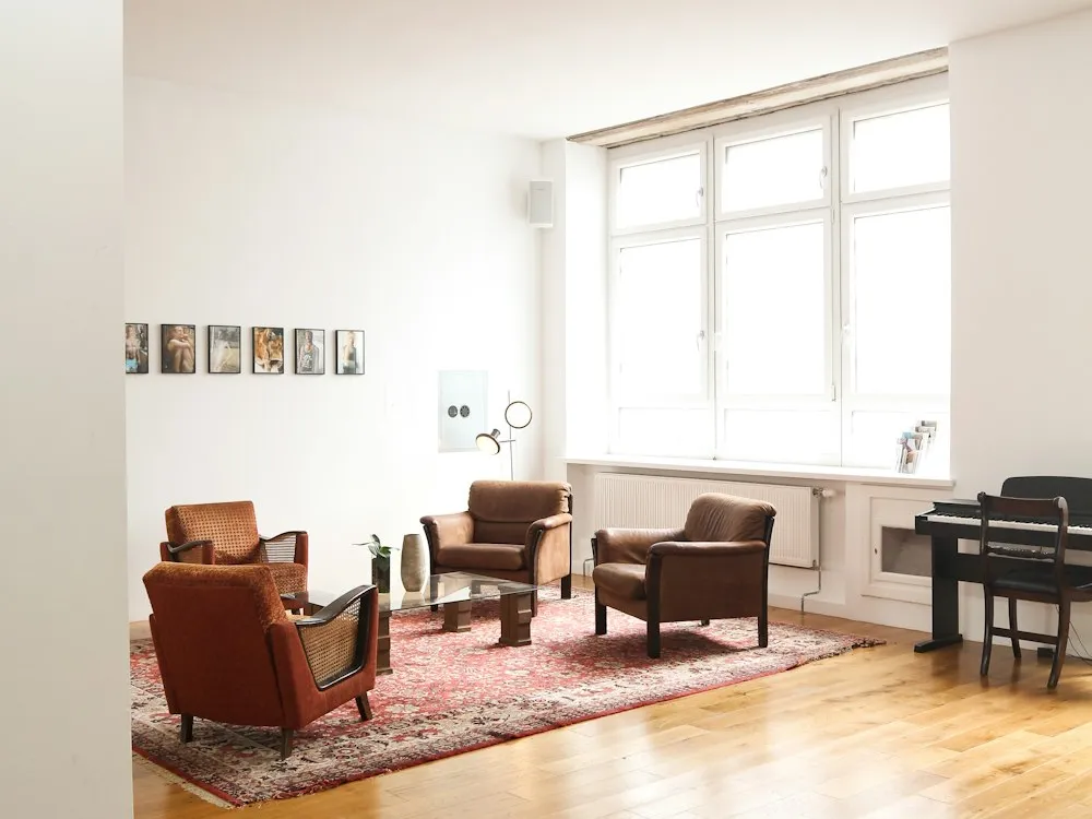 Echtholz-Parkettboden in einem eleganten Raum